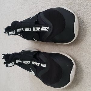 Boys Size 6.5 Nike Slip On Sneakers